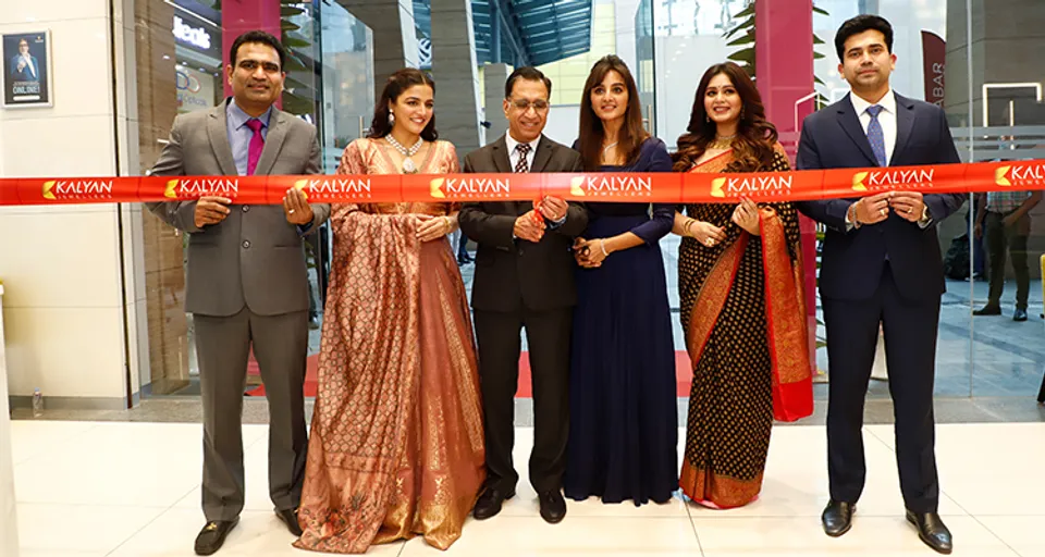 കല്യാണ്‍ ജൂവലേഴ്സിന്‍റെ 150-മത് ഷോറൂം ഡല്‍ഹി എന്‍സിആറില്‍ തുടങ്ങി. നോയ്ഡയിലെ ദ ഗ്രേറ്റ് ഇന്ത്യ പ്ലേയ്സ് ജിഐപി മാള്‍, ദ്വാരകയിലെ വേഗാസ് മാള്‍ എന്നിവിടങ്ങളിലെ പുതിയ ഷോറൂമുകള്‍ കല്യാണ്‍ ജൂവലേഴ്സ് ചെയര്‍മാനും മാനേജിംഗ് ഡയറക്ടറുമായ ടി.എസ്. കല്യാണരാമന്‍ ഉദ്ഘാടനം ചെയ്തു