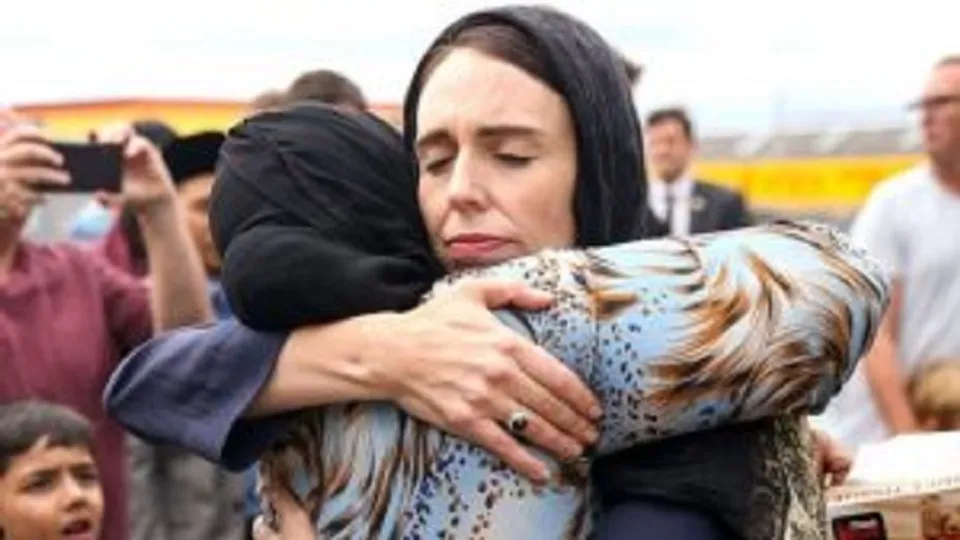 ഹൃദയത്തോട് ചേർത്ത് ... തീവ്രവാദി ആക്രമണത്തിൽ കൊല്ലപ്പെട്ടവരുടെ കുടുംബാംഗങ്ങളെ നേരിട്ടുപോയി ആശ്വസിപ്പിക്കുന്ന ന്യൂസിലാൻഡ് പ്രധാനമന്ത്രി ജസീന്ത ആർഡൻ