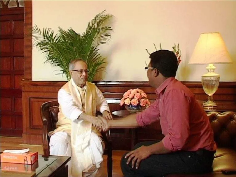 വരാന്തയില്‍ ചായ കുടിച്ചിരിക്കുന്നതിനിടെ റോഡിലൂടെ കടന്നുപോയ അശ്വാരൂഢ സേനയെ നോക്കി പ്രണബ് മുഖര്‍ജി പറഞ്ഞു; അടുത്ത ജന്മത്തില്‍ രാഷ്ട്രപതി ഭവനിലെ ഒരു കുതിരയാകാനാണ് എനിക്ക് ആഗ്രഹം ! ജയ്ഹിന്ദ് ചാനല്‍ മേധാവി ബിഎസ് ഷിജു എഴുതുന്നു