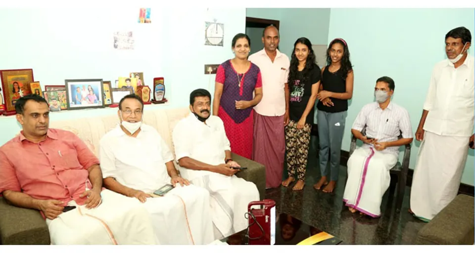 ചെറുവത്തൂരില്‍ യുഡിഎഫ് സ്ഥാനാര്‍ഥിയുടെ ഭര്‍ത്താവിന്‍റെ ഓട്ടോറിക്ഷ കത്തിച്ചവരെ അറസ്റ്റ് ചെയ്യണം - ജി രതികുമാര്‍