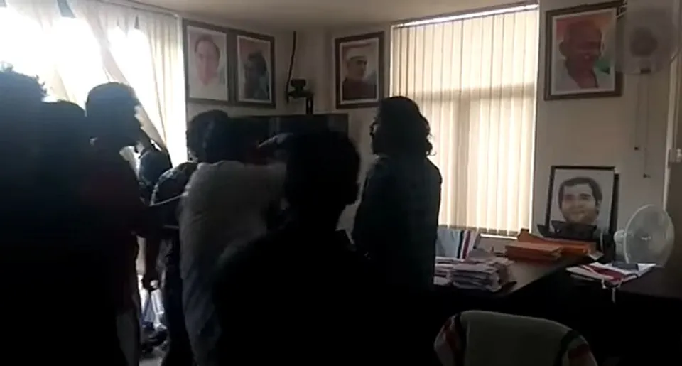 രാഹുല്‍ ഗാന്ധിയുടെ ഓഫീസിന് നേര നടന്ന എസ്എഫ്‌ഐ ആക്രമണം; ഉന്നതതല അന്വേഷണം നടത്താന്‍ സര്‍ക്കാര്‍ തീരുമാനം; എഡിജിപിക്ക് അന്വേഷണച്ചുമതല, കൽപ്പറ്റ ഡിവൈഎസ്പിക്ക് സസ്‌പെന്‍ഷന്‍! ഒരാഴ്ചയ്ക്കകം റിപ്പോര്‍ട്ട് സമര്‍പ്പിക്കണമെന്ന് മുഖ്യമന്ത്രി