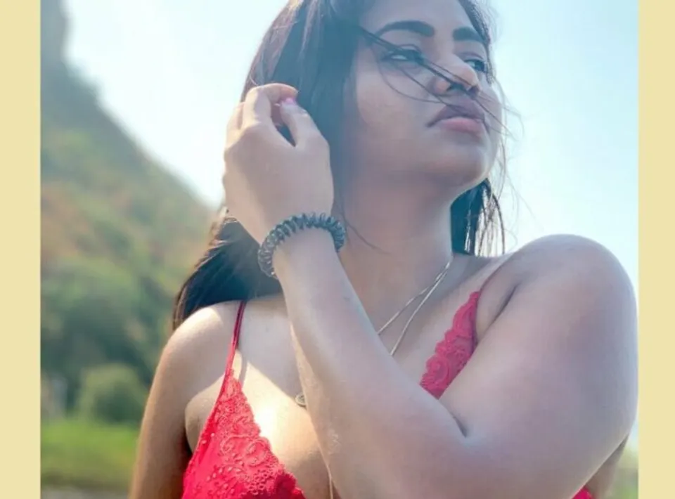 ഓഡിഷന് വീട്ടിലേയ്ക്ക് വിളിച്ച് വരുത്തി സാരിയുടുത്ത് കിടപ്പറയിലേയ്ക്ക് വരാന്‍ പറഞ്ഞെന്നു സംവിധായകനെതിരെ പ്രമുഖ നടിയുടെ ആരോപണം - വിവാദം കൊഴുക്കുന്നു !