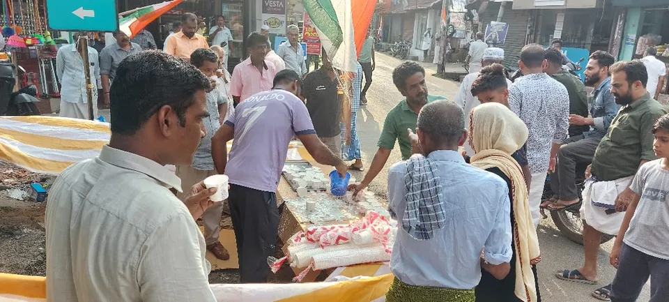 കർണാടകയിലെ വിജയം ;  പൊന്നാനി മണ്ഡലം കോൺഗ്രസ് കമ്മിറ്റി പായസവിതരണം നടത്തി