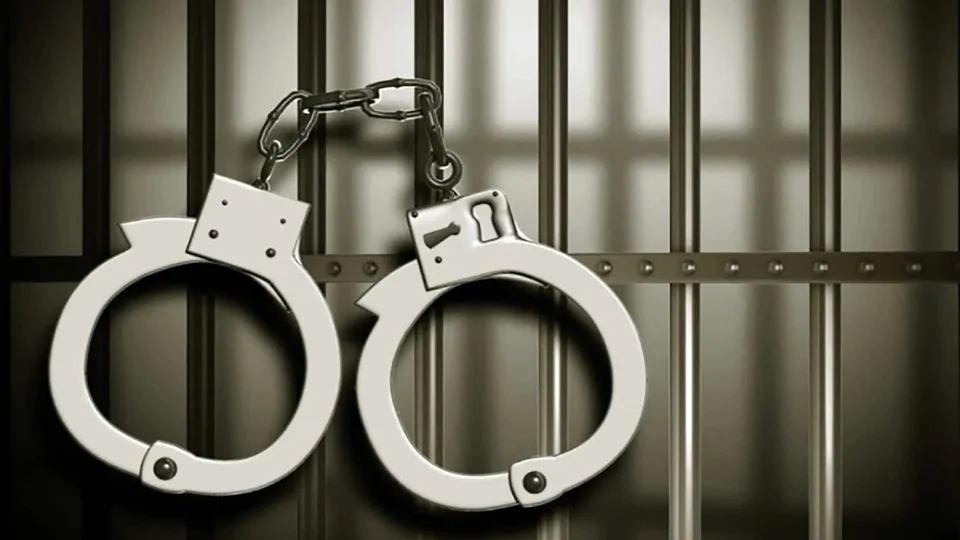 തൃക്കാക്കരയിലെ ഫ്‌ളാറ്റില്‍ മാസങ്ങളോളം പൂട്ടിയിട്ടും  പടമുഗളിലെ ബാര്‍ ഹോട്ടലില്‍ കൊണ്ടുപോയും കോഴിക്കോട് സ്വദേശിനിക്ക് നിരന്തരം പീഡനം, മറ്റു രണ്ടു സ്ത്രീകളുടെയും പീഡന പരാതി, മൊബൈല്‍ ഫോൺ പോലും ഉപയോഗിക്കാതെ ഒളിവിൽ; വാരാപ്പുഴ പെണ്‍വാണിഭ കേസിലെ പ്രതി പീഡനക്കേസില്‍ അറസ്റ്റിൽ, പിടിക്കപ്പെടുന്നത് പെൺകുട്ടിക്കൊപ്പം, സക്കറിയ പെണ്‍കുട്ടികളെ എത്തിച്ചു കൊടുക്കുന്ന സംഘത്തിലെ പ്രധാനി