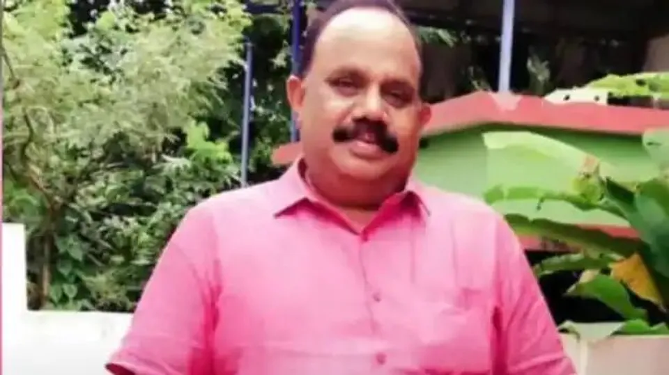 ഭഷണത്തിൽ വിഷം?  അമ്മയും ഭാര്യയുമടക്കം നാലു പേർ ചികിത്സയിൽ, മകൻ വീട്ടിലെ ഭക്ഷണം കഴിച്ചില്ല; തൃശൂരിൽ ഗൃഹനാഥൻ രക്തം ഛർദ്ദിച്ച് മരിച്ച സംഭവത്തിൽ ദുരൂഹത