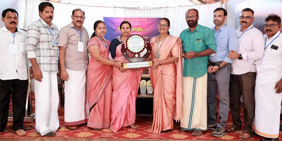 കുമരനെല്ലൂർ ഗവണ്മെന്റ് ഹൈസ്കൂൾ 1989/1990 ബാച്ച് പൂർവ്വ വിദ്യാർഥികൾ 'തിരികെ' കുടുംബ സംഗമം നടത്തി