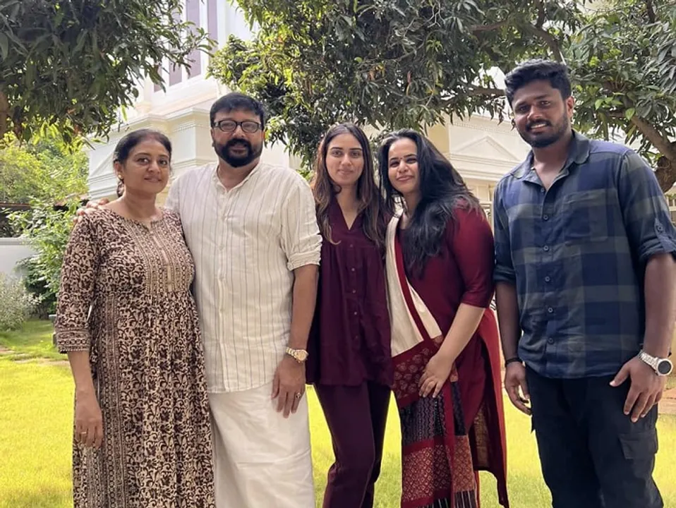 പ്രതീക്ഷിക്കാത്ത അതിഥി ഉച്ച ഭക്ഷണത്തിന് വീട്ടിലെത്തി; സഞ്ജുവിന്റെയും ഭാര്യയുടെയും അപ്രതീക്ഷിത സന്ദര്‍ശനത്തിന്റെ സന്തോഷം പങ്കുവച്ച് ജയറാം