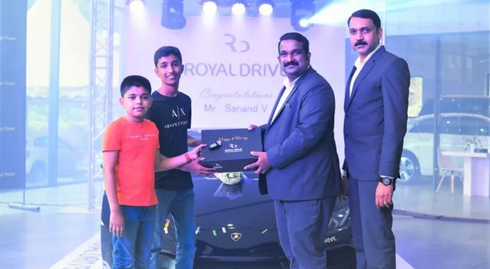 പൃഥിരാജിന്റെ ലംബോര്‍ഗിനിക്ക് പുതിയ അവകാശി; ലംബോര്‍ഗിനി സ്വന്തമാക്കിയത് . കോഴിക്കോട് സ്വദേശി; വില കേട്ട് ഞെട്ടി സോഷ്യൽ മീഡിയ