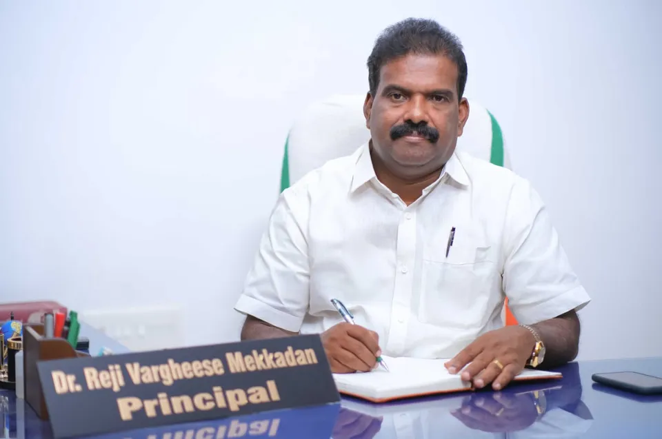 മഹാമാരിക്കാലത്തും പ്രിന്‍സിപ്പാള്‍ പദവിയില്‍ ഒരവധിപോലുമെടുക്കാതെ പ്രവര്‍ത്തിച്ചു ! എല്ലാ കലാലയവും അടഞ്ഞു കിടന്നപ്പോള്‍ കേരളത്തില്‍ ഏറ്റവും അധികം വെബിനാറുകള്‍ നടന്ന ക്യാമ്പസ് എന്ന റെക്കോര്‍ഡും സ്വന്തമാക്കി. അരുവിത്തുറ സെന്റ് ജോര്‍ജസ് കോളജ് പ്രിന്‍സിപ്പാള്‍ ഡോ. റെജി വര്‍ഗീസ് മേക്കാടന്‍ പടിയിറങ്ങുന്നു ! പോയ വര്‍ഷങ്ങളില്‍ കോളേജിനുണ്ടായത് റെക്കോര്‍ഡ് റാങ്ക് നേട്ടം. വിദ്യാര്‍ത്ഥികളുടെ പ്രിയ അധ്യാപകന്‍ വിരമിക്കുന്നത് ഒരു നാടിനാകെ നേട്ടങ്ങളുടെ നാളുകള്‍ സമ്മാനിച്ച്