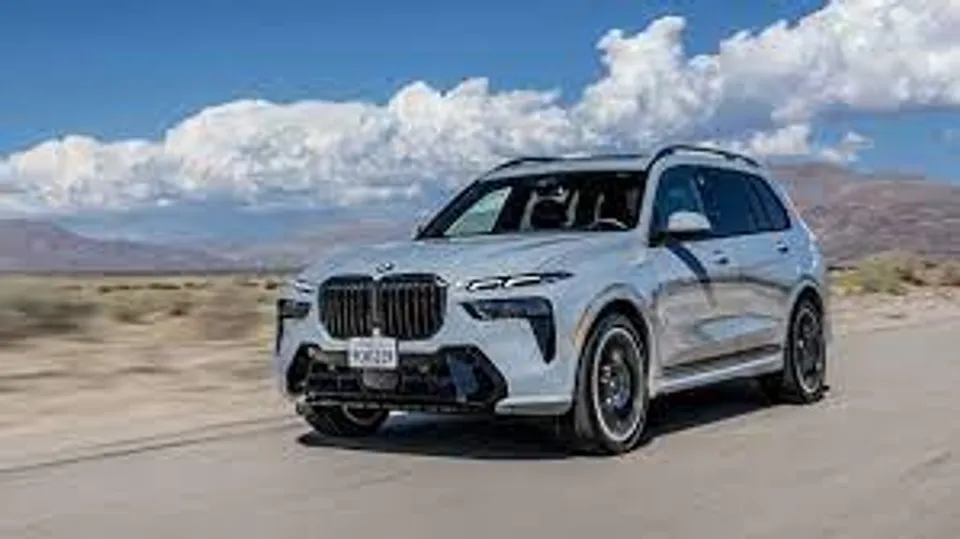 പരിഷ്‌ക്കരിച്ച സ്‌റ്റൈലിംഗ്, കൂടുതൽ കരുത്തുറ്റ എഞ്ചിനുകൾ, നവീകരിച്ച ക്യാബിൻ എന്നിവയോടെ എത്തുന്ന ബിഎംഡബ്ല്യു X7 ഫെയ്‌സ്‌ലിഫ്റ്റിന്റെ വിശേഷങ്ങൾ നോക്കാം..