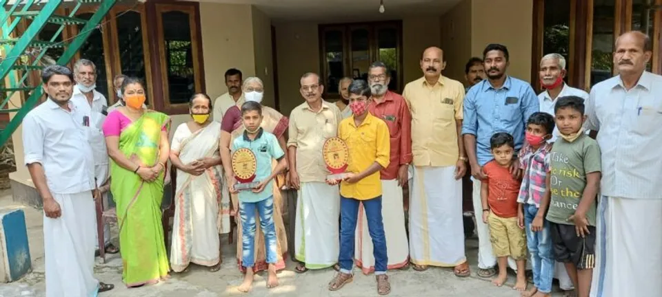 വാരണി പുഴയില്‍ വീണ മുത്തശ്ശിമാരെയും അഞ്ചു വയസുകാരനെയും രക്ഷിച്ച അശ്വിൻമാരെ പാലക്കാട് ജില്ലാ ശിശുക്ഷേമ സമിതി ആദരിച്ചു