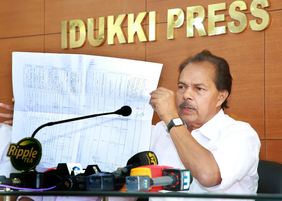 കൊട്ടക്കമ്പൂര്‍ ഭൂമി തട്ടിപ്പിനു പിന്നാലെ സഹോദരനെ മറയാക്കി എം പി നടത്തിയിരിക്കുന്ന ഒരു ഭൂമി തട്ടിപ്പുകൂടി പുറത്തു വന്നിരിക്കുകയാണെന്ന്‌ പി ടി തോമസ്‌ എം.എല്‍.എ.