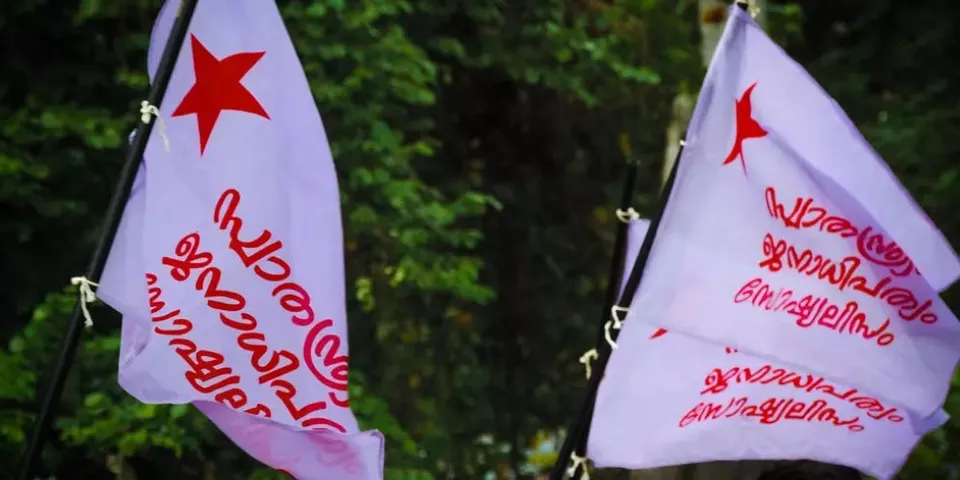 വ്യാജനിൽ കുരുങ്ങി എസ്എഫ്ഐ! ആദ്യം കാട്ടക്കടയിലെ ആൾമാറാട്ടം, പിന്നീട് വ്യാജ സർട്ടിഫിക്കറ്റ് സംഘടിപ്പിച്ച് ജോലിയിൽ പ്രവേശിച്ചത്. ഇപ്പോൾ വീണ്ടും വ്യാജ സർട്ടിഫിക്കറ്റ് ഒപ്പിച്ച് എംകോം പ്രവേശനം. എല്ലാം എസ്എഫ്ഐക്കാർ തന്നെ! ഇതിനെല്ലാം മറുപടി പറയേണ്ട എസ്എഫ്ഐ സംസ്ഥാന സെക്രട്ടറിയാകട്ടെ എഴുതാത്ത പരീക്ഷ ജയിച്ച മാർക്ക് വിവാദത്തിലും. ഇത് എസ്എഫ്ഐയിലെ ജീര്‍ണതയോ? - മുഖപ്രസംഗത്തില്‍ ജേക്കബ് ജോര്‍ജ്