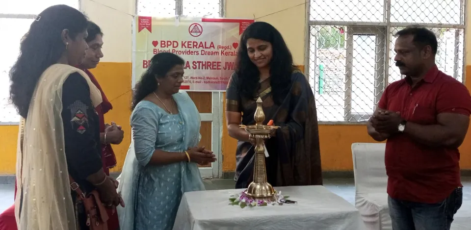 'സ്ത്രീ ജ്വാല' സംഘടനയുടെ ആഭിമുഖ്യത്തിൽ ഡല്‍ഹി ലക്ഷ്മിഭായ് നഗറില്‍ കേശദാനം സംഘടിപ്പിച്ചു