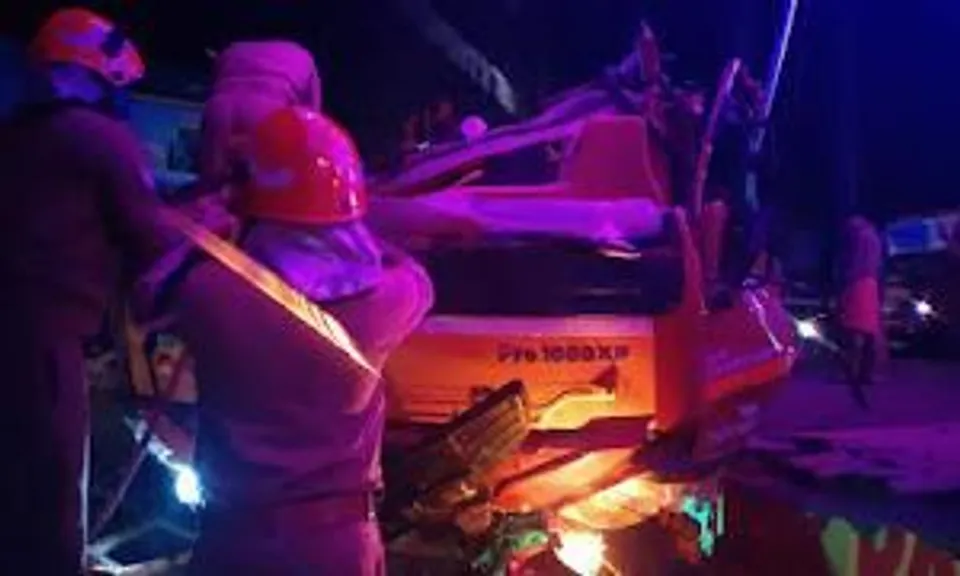 മട്ടന്നൂരിൽ നിയന്ത്രണം വിട്ട ചെങ്കൽ ലോറി മറിഞ്ഞ് അപകടം; ലോറി ഡ്രൈവറിനും ലോഡിംഗ് തൊഴിലാളിക്കും ദാരുണാന്ത്യം