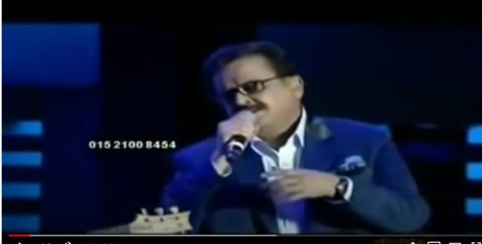 ഇളയനിലാ' ലൈവ് പാടുന്നതിനിടെ പിന്നണി വായിച്ച ഫ്ലൂട്ടിസ്റ്റിന് നോട്ട് സ്ലിപ്പ് ആയിപ്പോയി; വായ്ത്താരി കൊണ്ട് ഫ്ലൂട്ടിനെ പൂരിപ്പിച്ച് ഒന്നും സംഭവിക്കാത്ത പോലെ എസ്പിബി, കയ്യടിച്ച് സദസ്സ്; വീഡിയോ വീണ്ടും വൈറലാകുന്നു‌