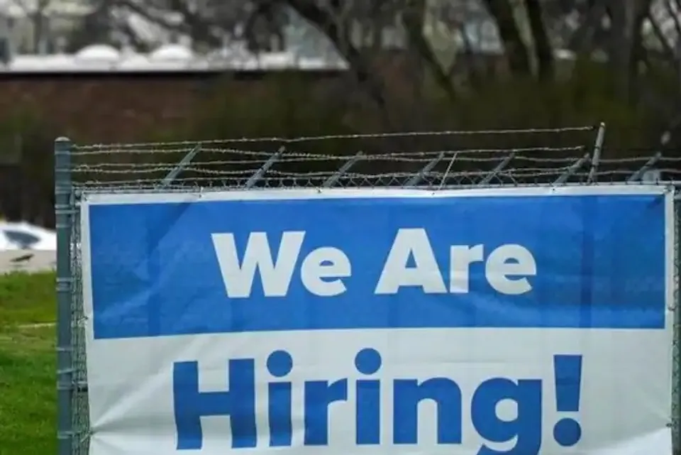 ഇന്ത്യ ആസ്ഥാനമായുള്ള ബഹുരാഷ്ടകമ്പനികള്‍ രണ്ടു ലക്ഷത്തോളം ജീവനക്കാരെ പുതുതായി നിയമിക്കാന്‍ തയ്യാറെടുക്കുന്നതായി റിപ്പോര്‍ട്ട്‌; ഈ സാമ്പത്തിക വര്‍ഷത്തിന്റെ അവസാനത്തോടെ ആമസോണ്‍, വാള്‍മാര്‍ട്ട്, ആസ്ട്രസെനക തുടങ്ങിയ കമ്പനികളില്‍ 2 ലക്ഷത്തോളം ജീവനക്കാരെ പുതിയതായി നിയമിക്കുമെന്ന് റിപ്പോര്‍ട്ട്