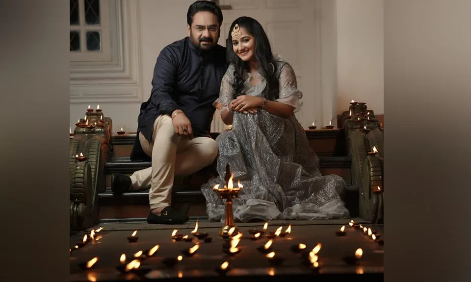 സ്‌മൃതി ഫാഷൻ സ്റ്റൈലിന്‍റെ ആഭിമുഖ്യത്തിൽ ഫാഷൻ ഡിസൈനർ ആയ സ്‌മൃതി സൈമൺ ദീപാവലിയോട് അനുബന്ധിച്ച് സംഘടിപ്പിച്ച ഫോട്ടോഷൂട്ട്...