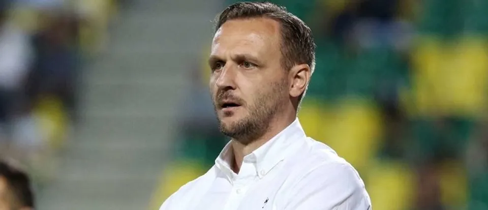 കേരള ബ്ലാസ്റ്റേഴ്‌സ് നാലു കോടി രൂപ പിഴ അടയ്ക്കണം, ഇവാന്‍ വുകൊമാനോവിച്ചിന് 10 മത്സരങ്ങളില്‍ നിന്ന് വിലക്കും, പിഴശിക്ഷയും ! പരസ്യമായി മാപ്പ് പറഞ്ഞില്ലെങ്കില്‍ പിഴശിക്ഷ വര്‍ധിക്കും