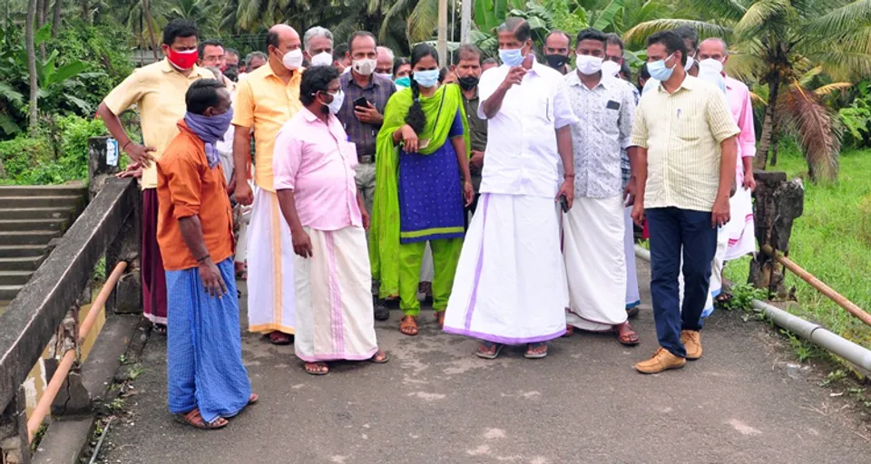 പ്രളയത്തിൽ തകർന്ന് ഗതാഗതയോഗ്യമല്ലാതായ വരണി പാലം പുനർനിർമ്മാണ പ്രവർത്തി എ പ്രഭാകരൻ എംഎൽഎ ഉദ്ഘാടനം ചെയ്തു