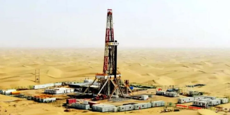 മരുഭൂമിയിൽ ചൈന ഭൂമി തുരന്നുകൊണ്ടിരിക്കുന്നു; 457 ദിവസം പകലും രാത്രിയും തുടരെ പണിയെടുത്താകും വിശാലമായ കിണർ തയ്യറാകുക; ചൈന അവരുടെ മൂന്ന് അന്തരീക്ഷ യാത്രികരെ സ്‌പേസ് സ്റ്റേഷനിലേക്കയച്ച ദിവസം തന്നെയാണ് ഭൂമിയിൽ ആഴത്തിലുള്ള ഡ്രില്ലിംഗ് ആരംഭിച്ചത്. തങ്ങൾ ലോകത്തെ അജയ്യശക്തികളാണെന്ന തെളിവുകൾ മറ്റു രാജ്യങ്ങൾക്കു നൽകുക ലക്ഷ്യം