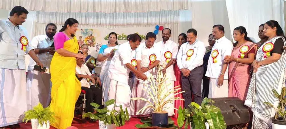 കുറവിലങ്ങാട് ഉപജില്ലാ കലോത്സവം 'വർണ്ണം 2കെ22' ആരംഭിച്ചു