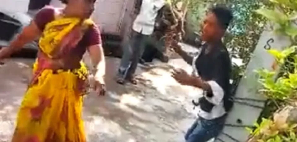 കഞ്ചാവ് ഉപയോഗിച്ച മകനെ കെട്ടിയിട്ട് കണ്ണില്‍ മുളകുപൊടി തേച്ച് അമ്മ-വീഡിയോ