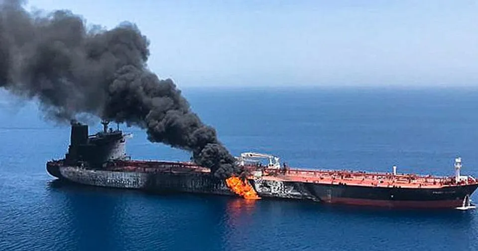 യുഎസ്– ഇറാൻ സംഘർഷം ശക്തമായേക്കുമെന്ന് റിപ്പോര്‍ട്ടുകള്‍. ഒമാൻ ഉൾക്കടലിൽ രണ്ട് എണ്ണക്കപ്പലുകൾക്കു നേരെ ആക്രമണം. എണ്ണവിലയില്‍ 4.5% വർധനവ്. വില വീണ്ടും ഉയര്‍ന്നേക്കും