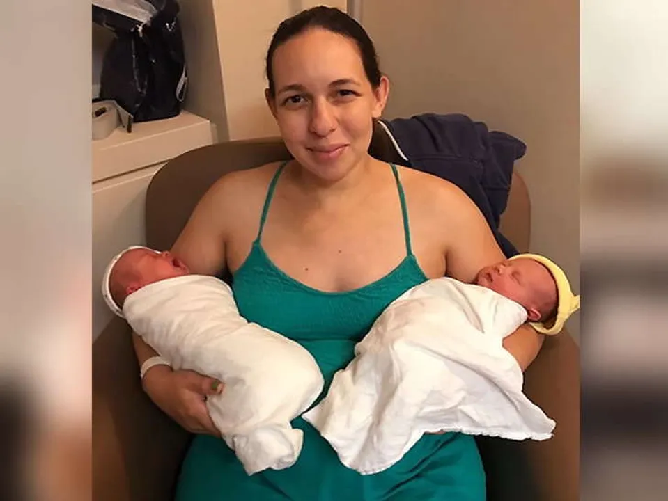 ഈ യുവതിക്ക് പിറന്ന ഇരട്ടക്കുഞ്ഞുങ്ങളുടെ പിതാക്കന്മാർ വെവ്വേറെയാണ് ..