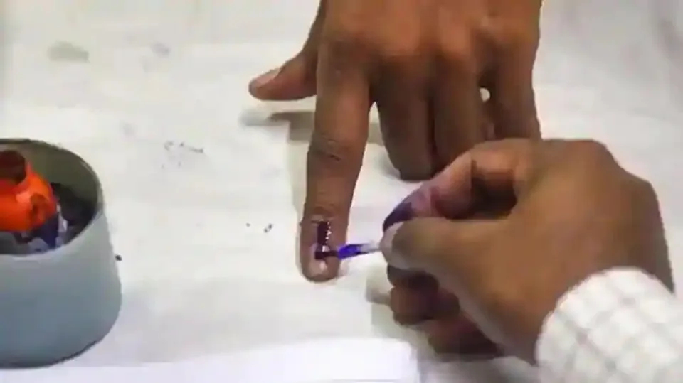കൊവിഡ് വ്യാപനം; പശ്ചിമ ബംഗാളില്‍ നിയന്ത്രണങ്ങള്‍ ശക്തമാക്കി തിരഞ്ഞെടുപ്പ് കമ്മീഷന്‍; നിശബ്ദ പ്രചാരണം 72 മണിക്കൂറാക്കും ! വൈകിട്ട് ഏഴ് മുതല്‍ രാവിലെ 10 വരെ യോഗങ്ങള്‍ക്ക് നിരോധനം