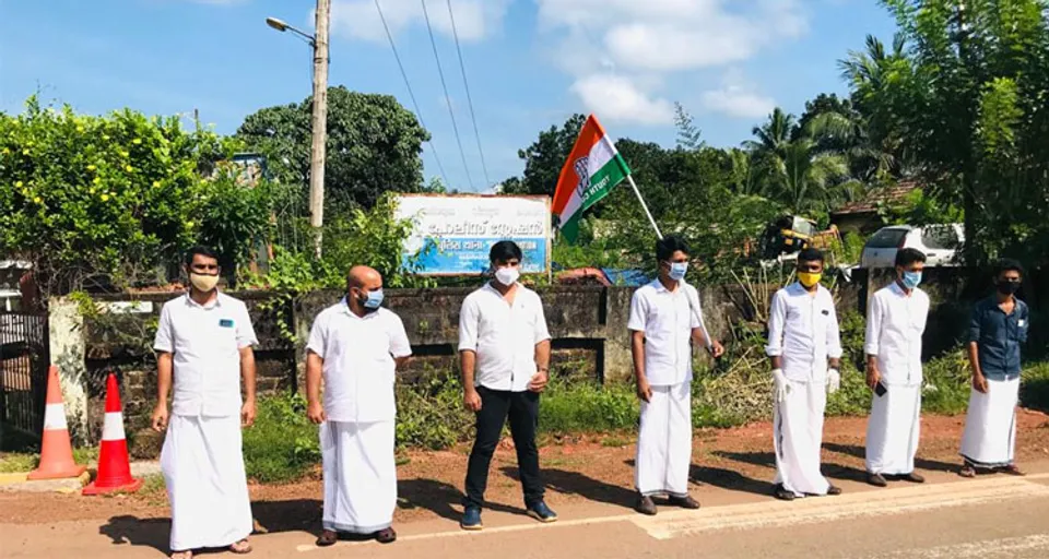 വാളയാർ സഹോദരിമാരുടെ മരണത്തിന് കാരണക്കാരായ പ്രതികളെ വെറുതേവിട്ടതില്‍ പ്രതിഷേധിച്ച് കാസര്‍ഗോഡ് ബ്ലോക്ക്‌ കമ്മിറ്റിയുടെ ആഭിമുഖ്യത്തിൽ ബദിയടുക്ക പോലീസ് സ്റ്റേഷനിനു മുൻപിൽ പ്രേതിഷേധ സമരം നടത്തി