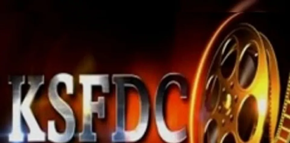 'ജനങ്ങൾക്കുവേണ്ടി സംസാരിച്ചതിനാണ്, സംസാരിച്ചുകൊണ്ടേയിരിക്കുന്നതിനാണ്, നിങ്ങൾ പക വെച്ച് എന്റെ ശബ്ദത്തെ ഇല്ലായ്മ ചെയ്യുന്നത്! എനിക്ക് മാത്രമല്ല, കെ ആർ നാരായണൻ ഇൻസ്റ്റിറ്റിയൂട്ടിൽ പഠിച്ച പ്രതികരണ ശേഷിയുള്ള ഓരോ വിദ്യാർത്ഥിക്കും പറയാനുണ്ട് ഈ പകവീട്ടലിന്റെ കഥകൾ ! ഞാൻ കൊല്ലപ്പെടുകയാണെങ്കിൽ അതിൻ്റെ പരിപൂർണ ഉത്തരവാദികൾ ഇനി പറയാൻ പോകുന്ന ചില പേരുകൾ ആയിരിക്കും'-ഫേസ്ബുക്ക് പോസ്റ്റ് ശ്രദ്ധേയമാകുന്നു