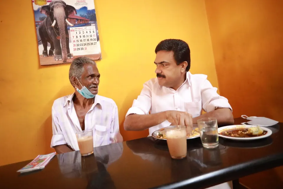 ഗ്രാമീണ ഭക്ഷണശാലയിൽ നിന്നും പ്രഭാത ഭക്ഷണം കഴിച്ച്, യുവാക്കൾക്കൊപ്പം ഫുട്ബോൾ കളിച്ച് പ്രചാരണത്തിൽ സജീവമായി ജോസ് കെ.മാണി