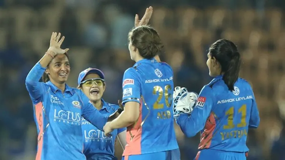 തോല്‍ക്കാന്‍ മനസില്ലാതെ ഹര്‍മന്‍പ്രീതും സംഘവും; വനിതാ പ്രീമിയര്‍ ലീഗില്‍ തുടര്‍ച്ചയായ അഞ്ചാം ജയം സ്വന്തമാക്കി മുംബൈ ഇന്ത്യന്‍സിന്റെ പടയോട്ടം; ഗുജറാത്ത് ജയന്റ്‌സിനെ തോല്‍പിച്ചത് 55 റണ്‍സിന്‌