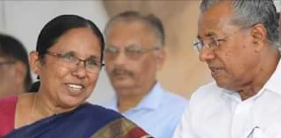 തെറ്റ് ചൂണ്ടി കാണിച്ചത് പോലും ഇഷ്ടപ്പെടുന്നില്ല .. എല്ലാവരും രാഷ്ട്രീയം മറന്ന് ഒന്നിച്ചു തന്നെയാണ് നിൽക്കുന്നത്. മനസ്സുകൊണ്ട് കൂടെ നിൽക്കാം. ബുദ്ധി പണയം വയ്ക്കാതെ തന്നെ