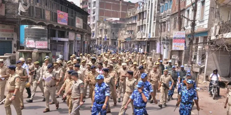 മുഹമ്മദ് നബിയെ അപമാനിച്ചതിന് പിന്നാലെ കാണ്‍പൂര്‍ ആളിക്കത്തുന്നു, പ്രതിഷേധക്കാരെ ബുള്‍ഡോസര്‍ കൊണ്ട് നേരിടാന്‍ യുപി പോലീസ്; ഒരു മതത്തെയും അധിക്ഷേപിക്കുന്നതിന് അനുകൂലിക്കുന്നില്ലെന്ന് ബിജെപി