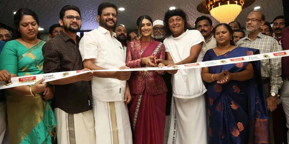 ബോബി ചെമ്മണൂര്‍ ഇന്റര്‍നാഷണല്‍ ജ്വല്ലേഴ്സ് പട്ടാമ്പി ഷോറൂം ബോചെയും മംമ്ത മോഹന്‍ദാസും ചേര്‍ന്ന് ഉദ്ഘാടനം ചെയ്തു