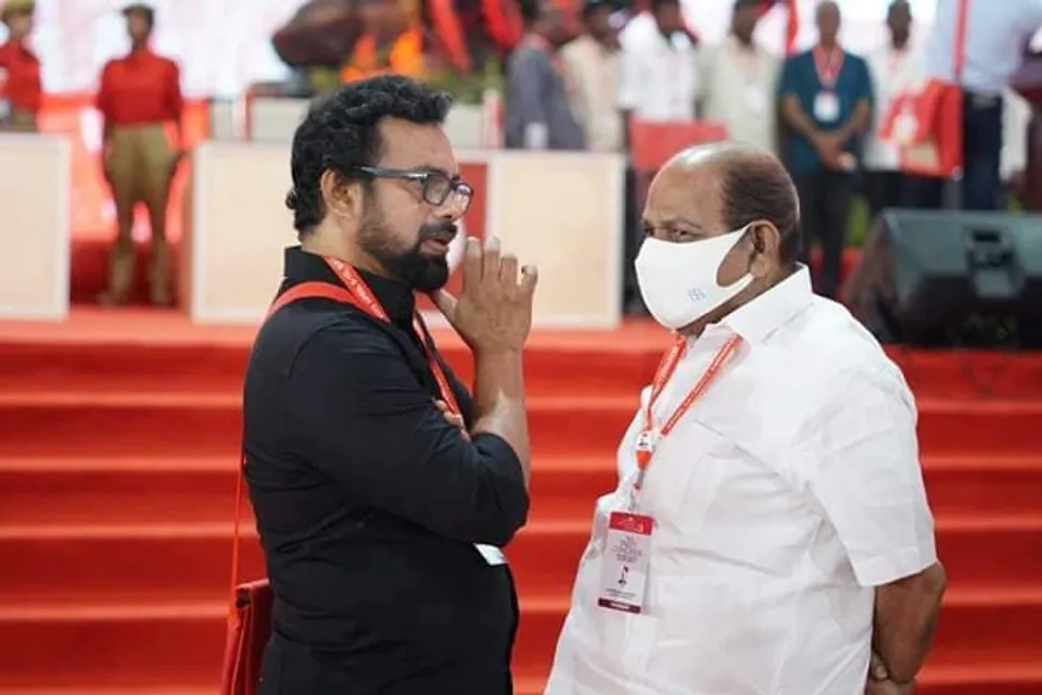 ഏറ്റവും ബുദ്ധിമുട്ടുള്ള സമസ്യയും കോടിയേരി നിഷ്പ്രയാസം മറികടക്കും; ആദ്യകാലം മുതൽ ചിരിച്ചുകൊണ്ട് ആളുകളുടെ തോളത്ത് കൈയിട്ടു നടക്കുന്ന കോടിയേരിയെ ഞാൻ ശ്രദ്ധിച്ചിട്ടുണ്ട്; ചിരിക്കുക, തോളിൽക്കൈയിട്ടു നടക്കുക, ചിരിപ്പിക്കുക എന്ന ആ രീതിയ്ക്ക് പില്ക്കാലത്ത് പടവുകൾ ഏറെ ചവിട്ടിക്കയറിയിട്ടും ഒരു വ്യത്യാസവും ഉണ്ടായിട്ടില്ല! കോടിയേരിയെക്കുറിച്ച് ജോണ്‍ ബ്രിട്ടാസിന്റെ കുറിപ്പ്‌