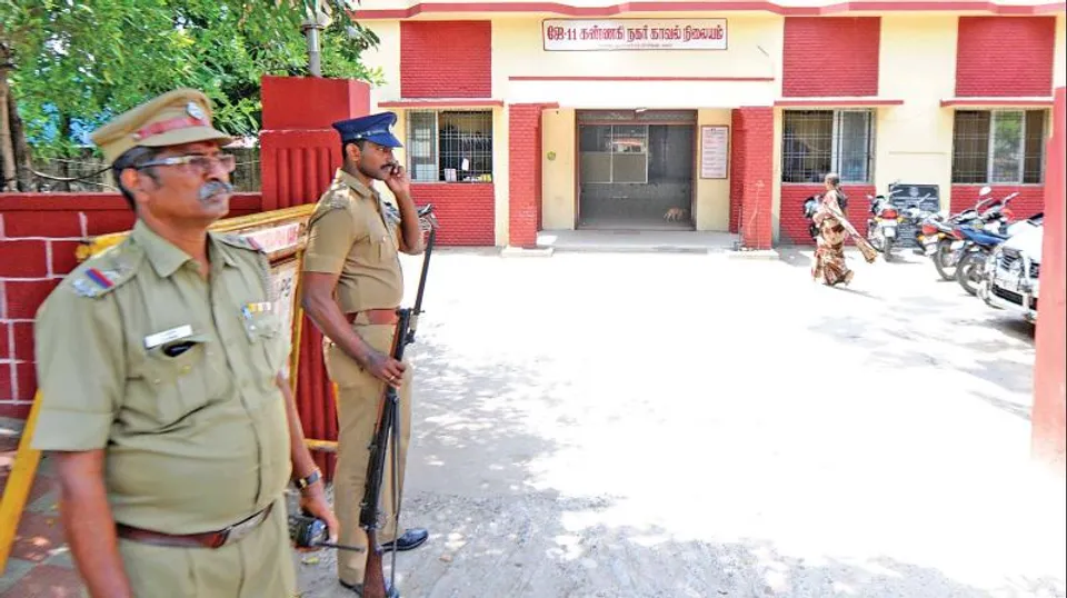 കാമുകിയുടെ കുഞ്ഞിനെച്ചൊല്ലി തർക്കം; നാട്ടുക്കൂട്ടം വിവാഹമുറപ്പിച്ചതിന് പിന്നാലെ 19 കാരൻ ജീവനൊടുക്കി