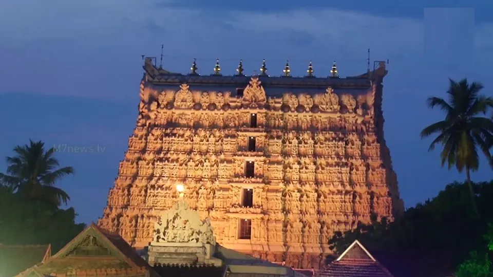 ഭൂഗർഭ അറകളിൽ എന്തൊക്കെയുണ്ടെന്ന് ഒരുപരിധിവരെ എനിക്കറിയാം. പൂർവികർ ഞങ്ങൾക്കു പറഞ്ഞുതന്നിട്ടുണ്ട്. പക്ഷേ, ഇന്നുവരെ പോയി നോക്കിയിട്ടില്ല; ഈ സമ്പത്ത് ഞങ്ങൾക്കു വേണമെന്ന് ആഗ്രഹിച്ചിരുന്നെങ്കിൽ 1947നു മുൻപേ ആകാമായിരുന്നല്ലോ; ഉത്രാടം തിരുനാൾ മാർത്താണ്ഡവർമയുടെ വാക്കുകള്‍