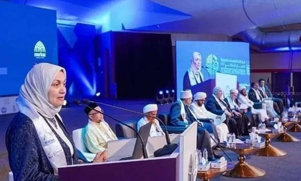 സ്ത്രീകളെ എഴുത്തും വായനയും പഠിപ്പിക്കരുതെന്ന് പറഞ്ഞവർ വനിതാ വിദ്യാഭ്യാസ സ്ഥാപനങ്ങളുടെ മുന്നേറ്റം തുടങ്ങി ! ഈ മാറ്റം അംഗീകരിക്കാം. പഴയതെല്ലാം മറക്കാം... അതെല്ലാം മറന്നേക്കൂ... (ലേഖനം)