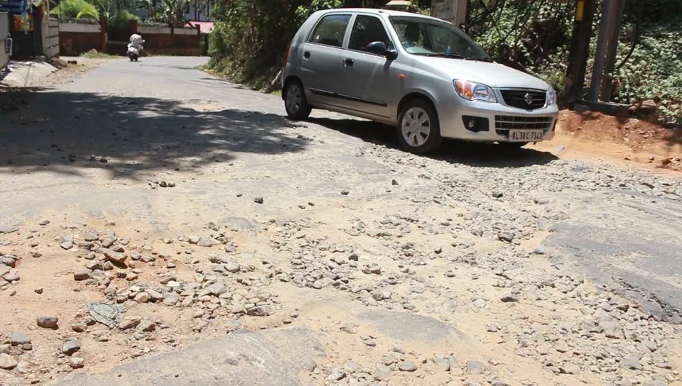 തൊടുപുഴ നഗരത്തില്‍ റോഡുകളെല്ലാം ടാര്‍ ചെയ്യുമ്പോഴും ഒരു റോഡിനോടു മാത്രം അവഗണന