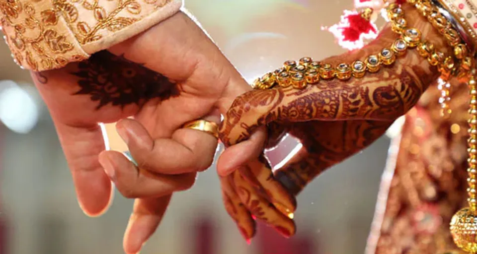 പെണ്‍മക്കളുടെ വിവാഹത്തിലെ ജാഗ്രത പെണ്ണുകാണല്‍ ചടങ്ങു മുതല്‍ ആരംഭിക്കണം. ബ്രോക്കര്‍മാരുടെയും മാട്രിമോണി സൈറ്റുകളിലെ തള്ളലുകളും വിശ്വസിക്കരുത്. ചെറുക്കന്‍റെ വീട്ടില്‍ വരുത്തുന്ന മാഗസിനുകളിലൂടെ വരെ അവരുടെ സ്വഭാവം വിലയിരുത്താനാകും. വിവാഹം കഴിഞ്ഞാല്‍ പെണ്‍കൊച്ചിന്‍റെ അമ്മായിയമ്മയെ മാത്രമല്ല പെണ്ണിന്‍റെ അമ്മയുടെ നാവും സൂക്ഷിക്കണം. സര്‍ക്കാര്‍ ജോലിക്കാര്‍ക്ക് മാത്രമേ പെണ്‍മക്കളെ 'കൊലയ്ക്ക് ' കൊടുക്കൂ എന്ന നിര്‍ബന്ധവും അരുത് - മാതാപിതാക്കള്‍ക്കായി ദാസനും വിജയനും എഴുതുന്നു