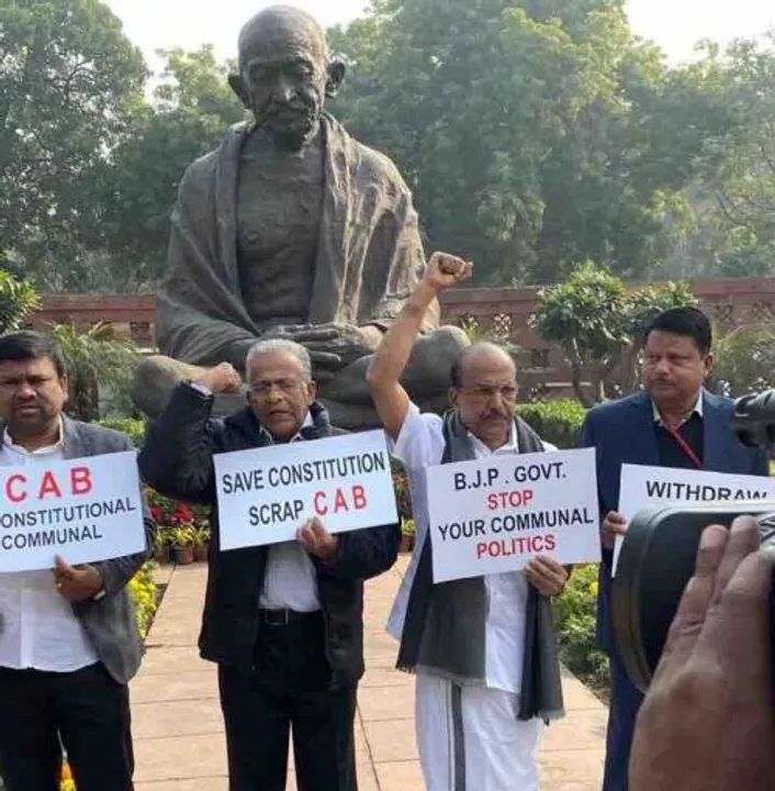 പൗരത്വ ഭേദഗതി ബില്ലിനെതിരെ മുസ്ലിംലീഗ് എം പിമാർ പാർലമെന്റിന്റെ ഇരുസഭകളിലും പ്രതിഷേധിച്ചു