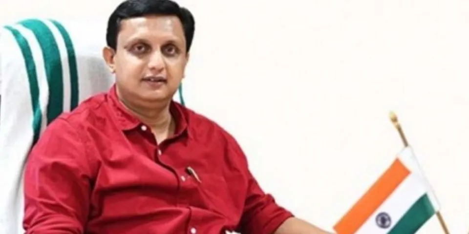 മുഖ്യമന്ത്രിക്കുനേരെ ഉയരുന്ന ആരോപണങ്ങളെ രാഷ്ട്രീയമായി നേരിടാന്‍ മന്ത്രിമാര്‍ക്ക് എല്ലാ അവകാശവുമുണ്ടെന്ന് ഓര്‍മിപ്പിക്കുകയാണ് മന്ത്രി റിയാസ്. രാഷ്ട്രീയം പഠിച്ചും പറഞ്ഞും കളിച്ചും വളര്‍ന്ന രാഷ്ട്രീയക്കാരോടൊപ്പമാണ് ഞങ്ങള്‍ പത്രപ്രവര്‍ത്തകരും പത്രക്കാരായി വളര്‍ന്നത്! 80കളിലെ മന്ത്രിമാർ കത്തുന്ന രാഷ്ട്രീയം പറഞ്ഞിരുന്നു. റിയാസ് പറഞ്ഞതു ശരിതന്നെ. മന്ത്രിമാര്‍ മാത്രമല്ല, എല്ലാ നേതാക്കളും രാഷ്ട്രീയം പറയണം. ഭരണപക്ഷത്തെയും പ്രതിപക്ഷത്തെയും - അള്ളും മുള്ളും പംങ്തിയില്‍ ജേക്കബ് ജോര്‍ജ്