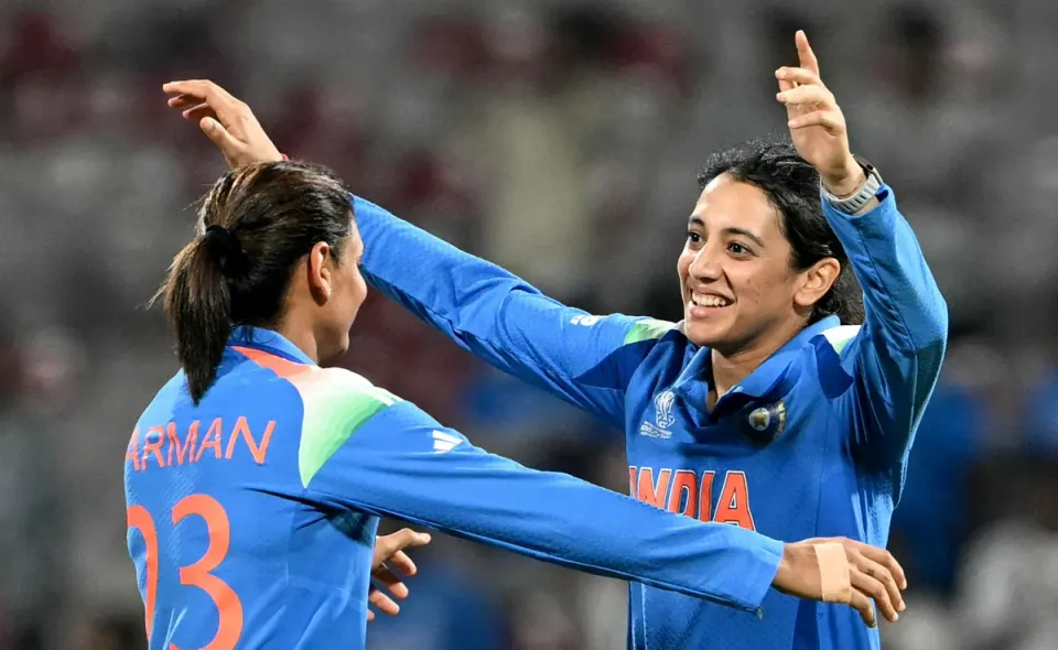38ra8coo_smriti-mandhana-and-harmanpreet-afp_625x300_03_November_25