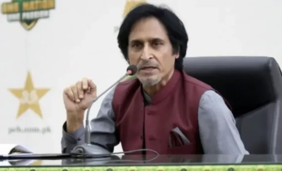 'Achha Chalta hoon, duaon mein yaad rakhna' - Fans mercilessly troll Ramiz Raja as he gets sacked as PCB chief