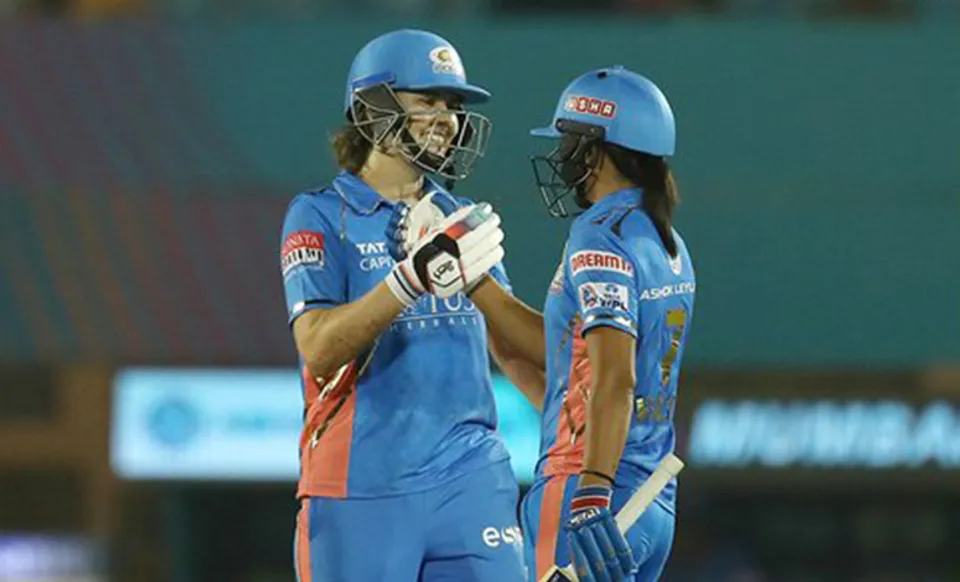 Harmanpreet Kaur and Nat Sciver Brunt