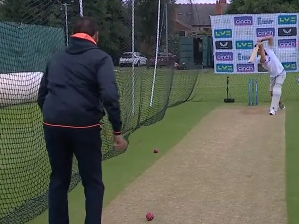 Watch: Kevin Pietersen teaches batting against spin as Ravi Shastri bowls to him