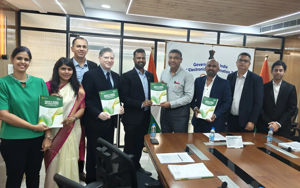 Mr. Dilip Chenoy, the chairperson of the Bharat Web3 Association, presenting the report to Shri S. Krishnan, Secretary of the Ministry of Electronics and Information with their esteemed team members.jpg